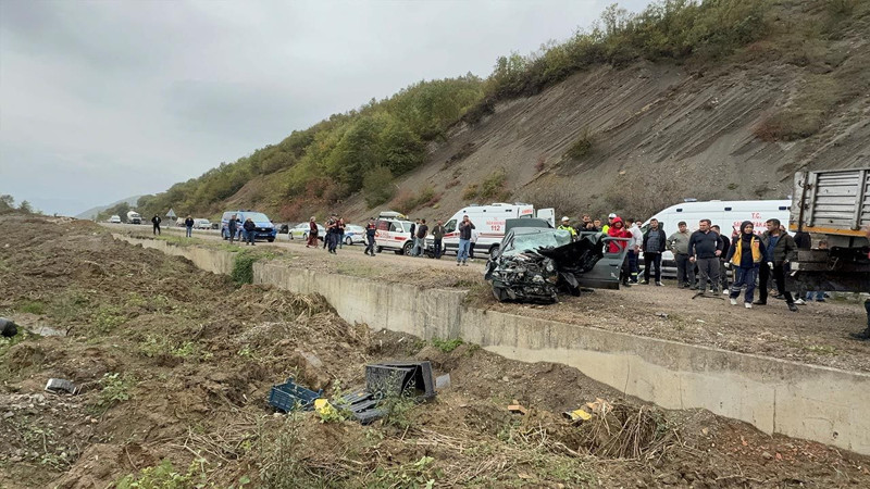 Bartın’da kahreden kaza! Otomobil ile TIR çarpıştı… Çift hayatını kaybetti - Resim: 2