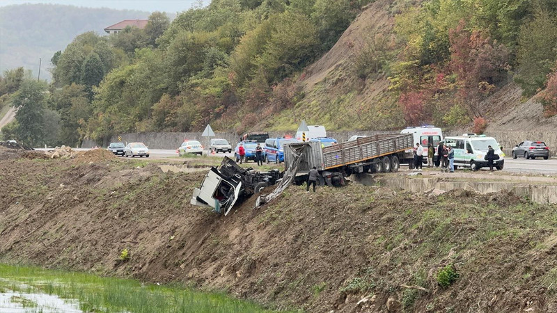 Bartın’da kahreden kaza! Otomobil ile TIR çarpıştı… Çift hayatını kaybetti - Resim: 5
