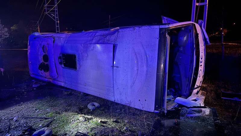 Kastamonu'da can pazarı! Tur midibüsü devrildi: Çok sayıda yaralı var - Resim: 2