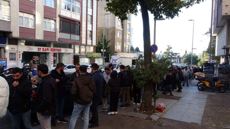 İstanbul'da 1000 TL'lik ürün 100 TL'ye düştü! Oluşan kuyruk inanılmaz - Resim: 3