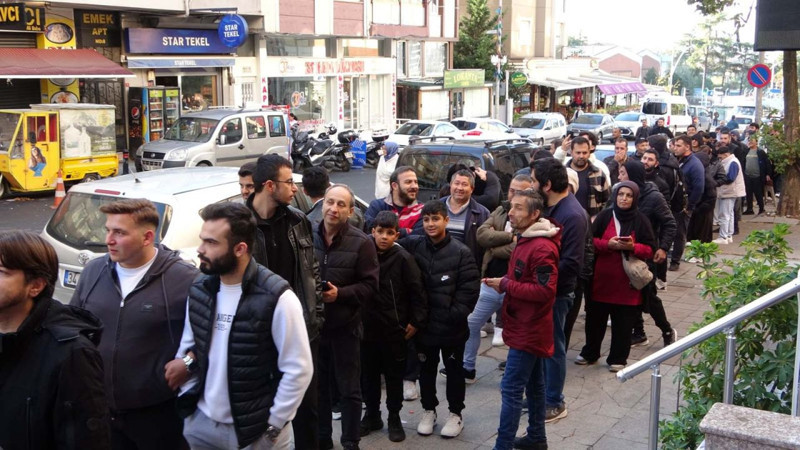 İstanbul'da 1000 TL'lik ürün 100 TL'ye düştü! Oluşan kuyruk inanılmaz - Resim: 5