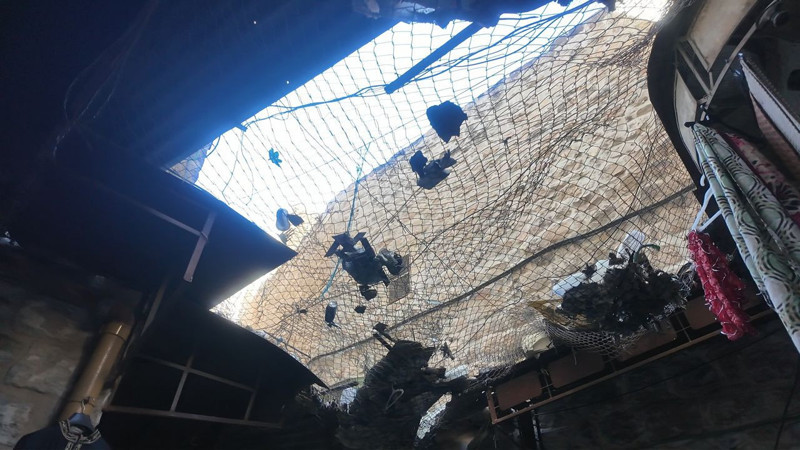 El Halil'de işgalin gölgesinde hayat! Filistinliler adeta "kafes" altında! 'Bir sokakta iki kanun' - Resim: 6