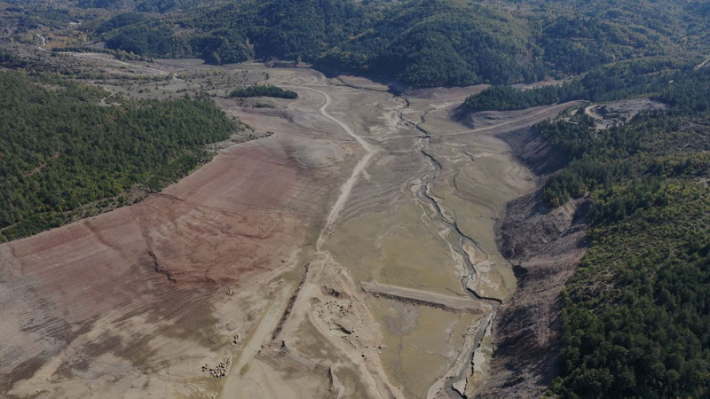 Bursa'da korkulan oldu! Barajlar boşaldı, musluklar kısıldı! Doluluk yüzde sıfır! - Resim: 1