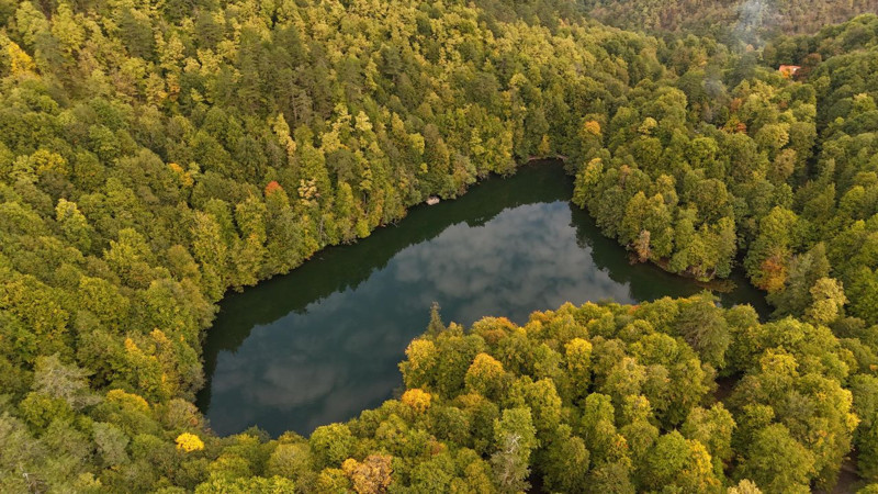 Bolu’ya sonbahar geldi, Yedigöller tabloya döndü! Dronla kaydedilen manzara mest etti - Resim: 3