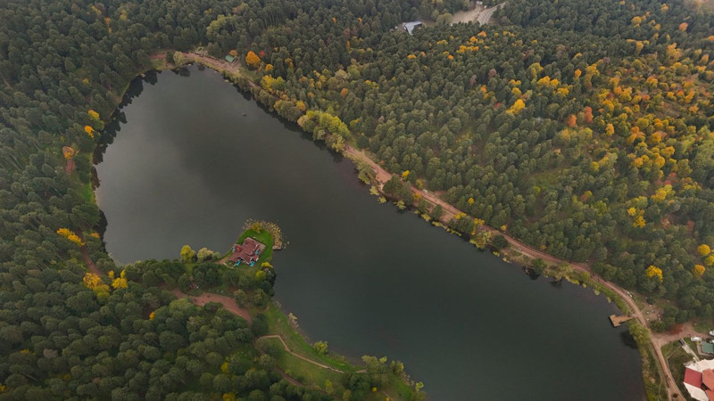 Gölcük Tabiat Parkı’nda sonbahar renkleri mest etti! Ziyaretçiler akın etti, manzara kartpostalları aratmadı - Resim: 1