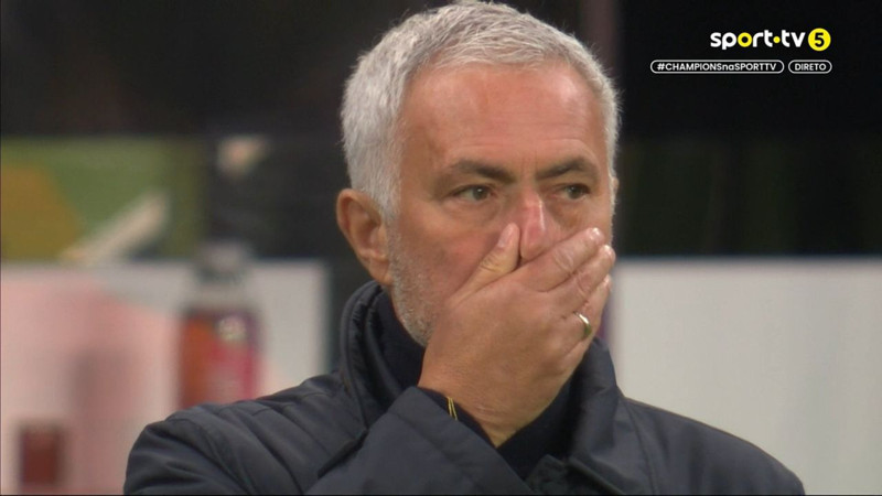 Mourinho’dan şaşkına çeviren açıklama! Şampiyonlar Ligi’nde 0 çekti, bahanesi Fenerbahçe oldu! Taraftarlardan büyük tepki var - Resim: 7