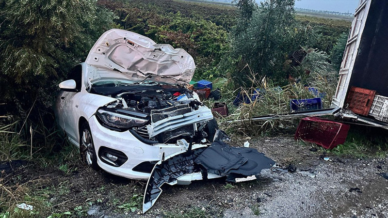 Kontrolden çıkan kamyonet otomobili biçti! Çok sayıda ölü ve yaralı var - Resim: 4