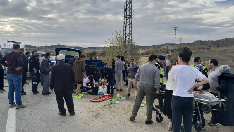 Kastamonu'da feci kaza! Kafa kafaya çarpışan araçlar hurdaya döndü: Ölü ve yaralılar var - Resim: 2