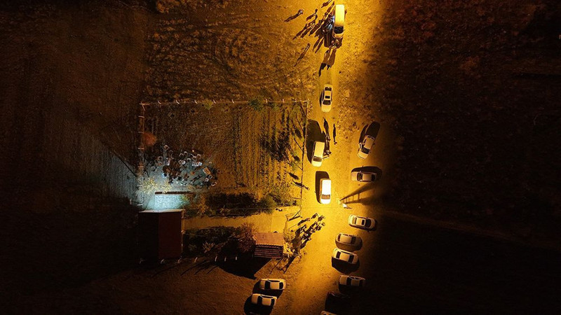 Böyle eğlence görülmedi! Polise de saldırdılar: Onlarca kişi gözaltına alındı - Resim: 2