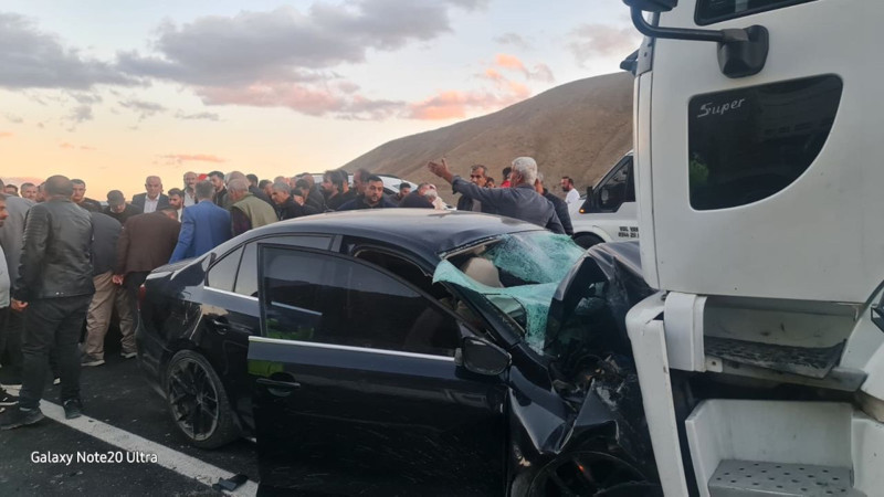 Şerit ihlali faciaya neden oldu! Yakıt tankeri ile otomobil kafa kafaya çarpıştı: Çok sayıda ölü ve yaralı - Resim: 3