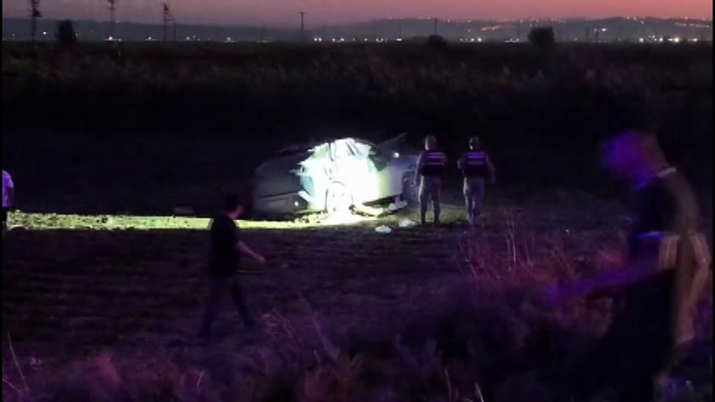 Lastiği patlayan otomobil tarlaya uçtu: Ölü ve yaralılar var - Resim: 3