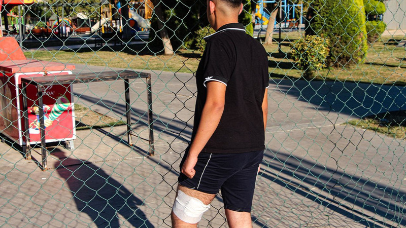 Parkta oturuyorlardı, kabusu yaşadılar! 3 lise öğrencisini dövüp, bıçakladılar: Dehşet anları kamerada - Resim: 5