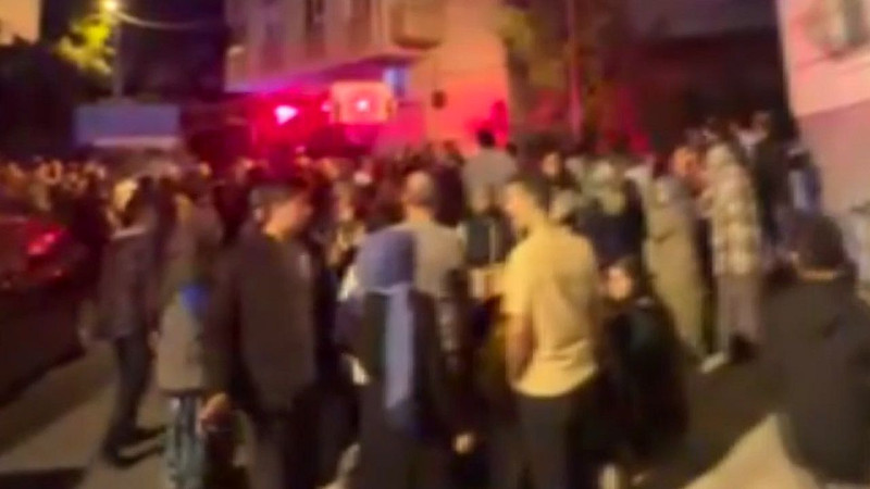 Bağcılar'da binanın bodrum katında patlama: Yaralılar var - Resim: 2