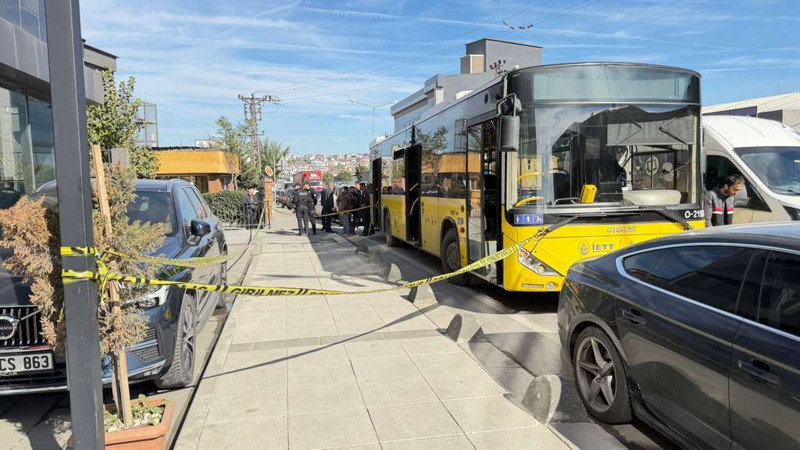 İETT otobüsünde dehşet! 1 ölü, 2 yaralı: O anlar araç içi kamerasında - Resim: 1