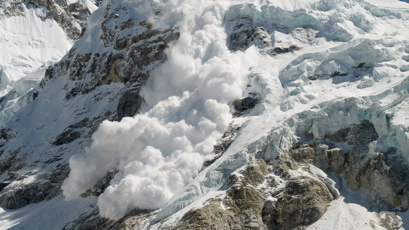 O bölgeye çığ düştü: 5 can kaybı var - Resim: 1