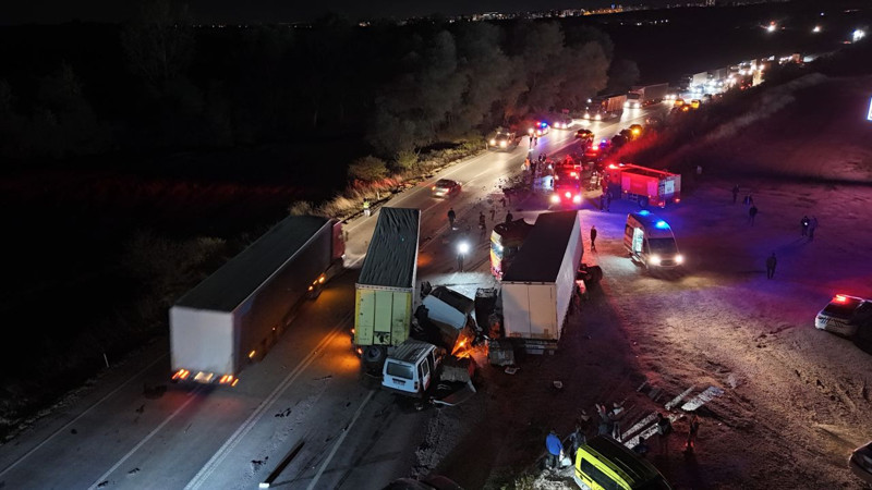 Facia gibi kaza: Ölü ve yaralılar var - Resim: 9