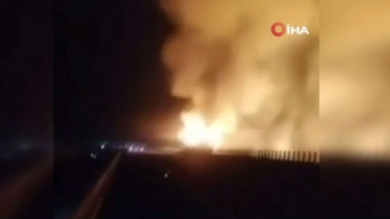 Yolcu otobüsü ile LPG tankeri çarpıştı: 5 ölü, 4 yaralı - Resim: 1