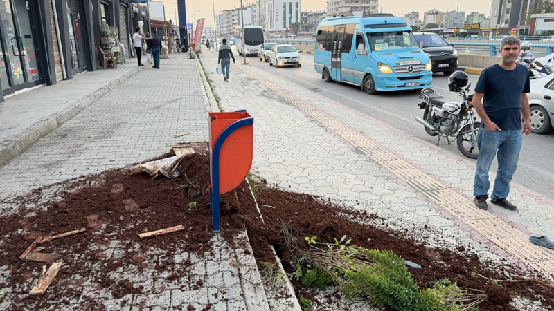 Kaldırımda yürüyordu... Bir anda otomobil çarptı: Küçük çocuk kurtarılamadı - Resim: 3