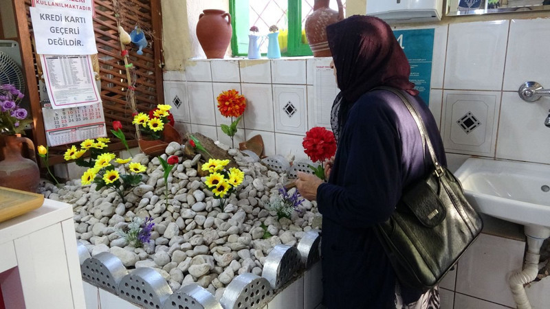 Pide salonu içinde yüzyıllık sır! Yemek yemeye gelen donup kalıyor! Önce şaşırıyorlar sonra dua ediyorlar - Resim: 5