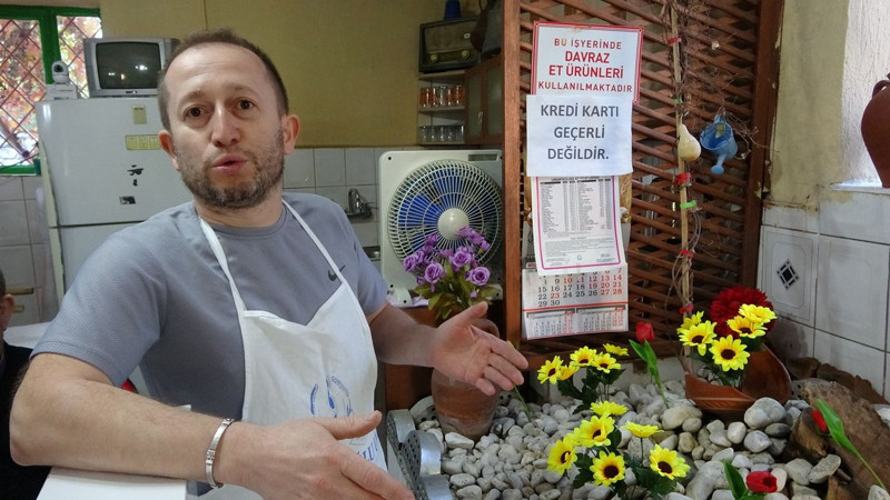 Pide salonu içinde yüzyıllık sır! Yemek yemeye gelen donup kalıyor! Önce şaşırıyorlar sonra dua ediyorlar - Resim: 7