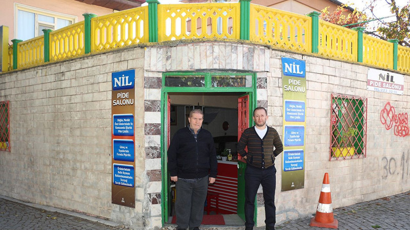 Görenler gözlerine inanamıyor! Pide salonunun ortasında gizemli mezar - Resim: 3