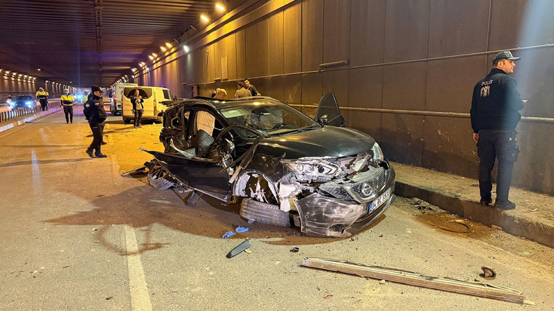 Adana'da korkunç kaza! Kafa kafaya çarpıştılar: 2 ölü, 1 yaralı var - Resim: 1