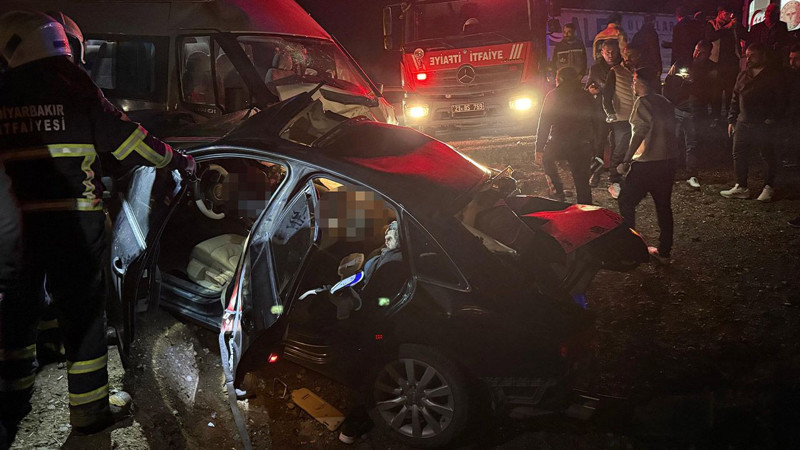 Diyarbakır’da katliam gibi kaza! 5 araç birbirine girdi: Çok sayıda ölü ve yaralı var - Resim: 4