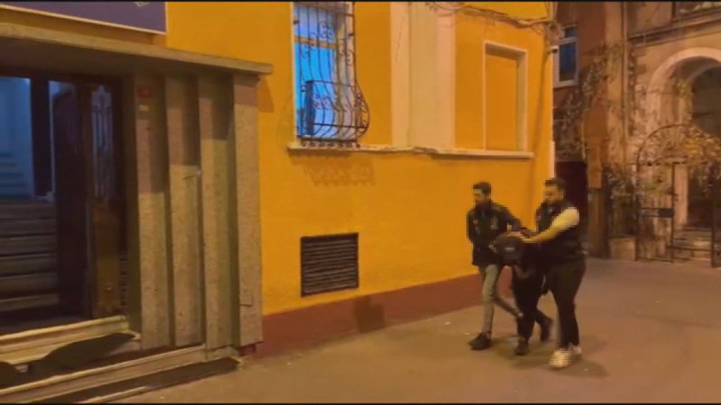 Beyoğlu'nda rahat vermedi! Kıskıvrak yakalanarak tutuklandı - Resim: 4