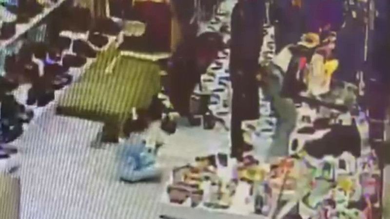 Beyoğlu'nda rahat vermedi! Kıskıvrak yakalanarak tutuklandı - Resim: 3