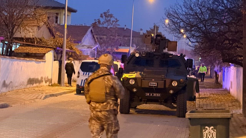 Erzincan’da dehşet! Eve giren ekipler korkunç manzarayla karşılaştı: Baba ve oğlu ölü halde bulundu - Resim: 3