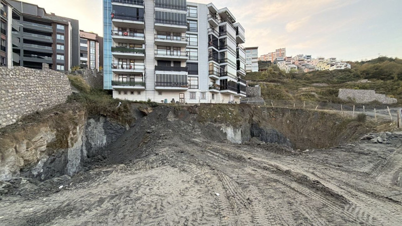 Toprak kayması: Onlarca kişi tahliye edildi - Resim: 2