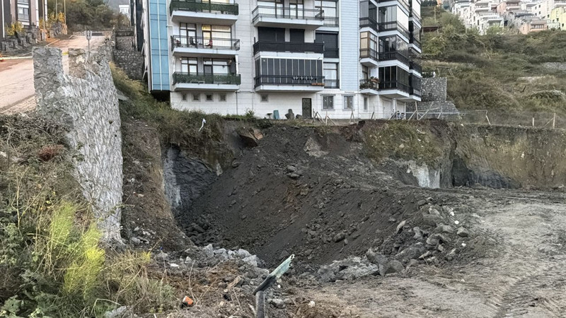 Toprak kayması: Onlarca kişi tahliye edildi - Resim: 8