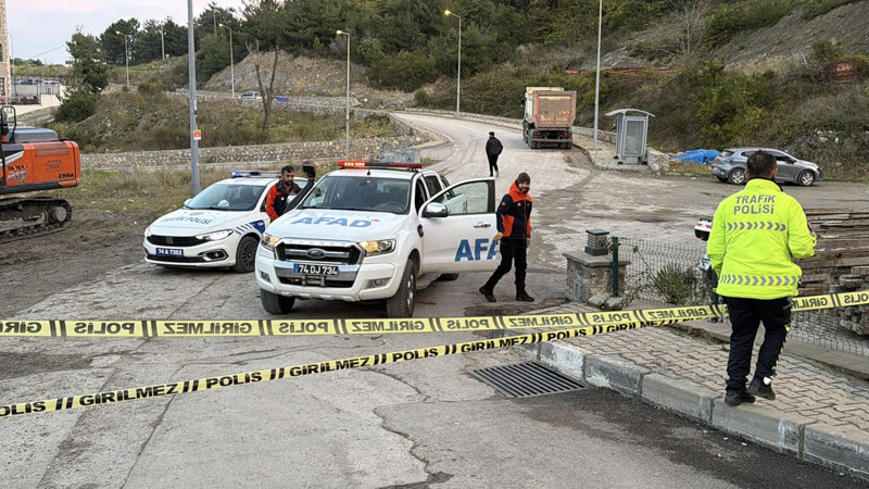 Toprak kayması: Onlarca kişi tahliye edildi - Resim: 4