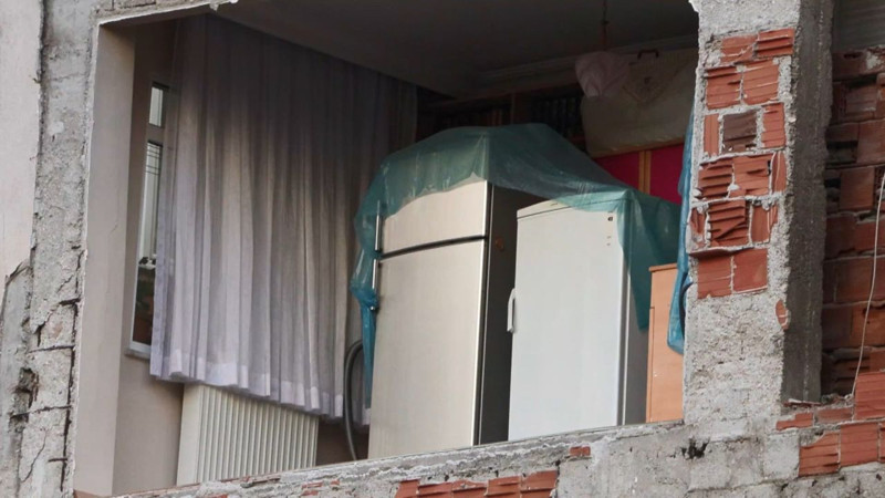 Bahçelievler'de şaşırtan manzara! 40 yıllık sır yıkım sırasında ortaya çıktı... - Resim: 1