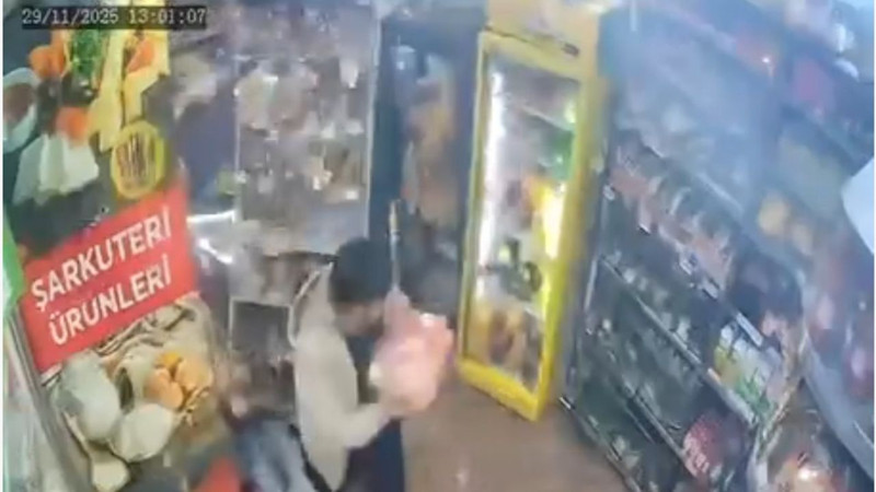 Yaptığı hata ortalığı savaş alanına çevirdi! Dükkanı yerle bir eden kaza kamerada - Resim: 5