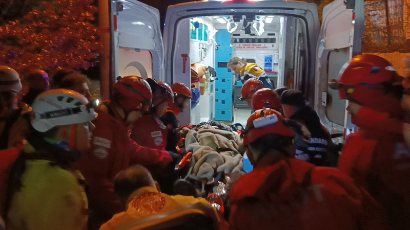 Doğa yürüyüşü felaketle bitti! Ölü ve yaralı var - Resim: 1