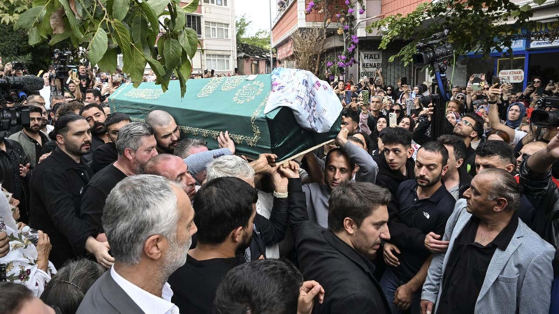 Ölümüyle herkesi üzmüştü! Güllü’nün oğlundan duygulandıran paylaşım! - Resim: 2