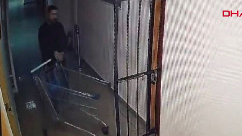 Adliyede filmleri aratmayan milyonluk soygun! Kilolarca altın ve gümüşü market arabasına doldurdu: O anlar ortaya çıktı - Resim: 2