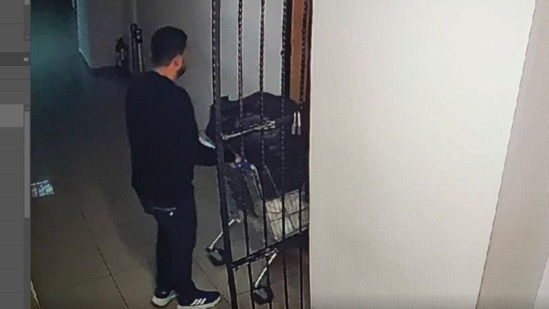 Adliyede filmleri aratmayan milyonluk soygun! Kilolarca altın ve gümüşü market arabasına doldurdu: O anlar ortaya çıktı - Resim: 4