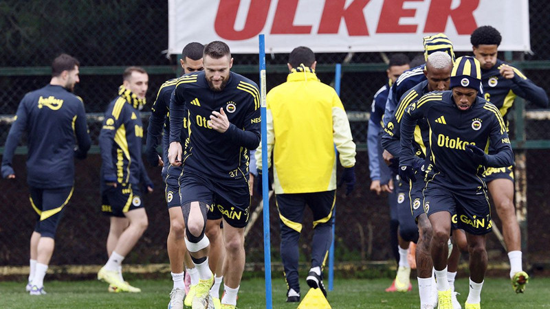 Fenerbahçe'de dev Beşiktaş derbisi öncesi 11 sorunu patlak verdi! Sarı lacivertli taraftarlar karalar bağladı - Resim: 11