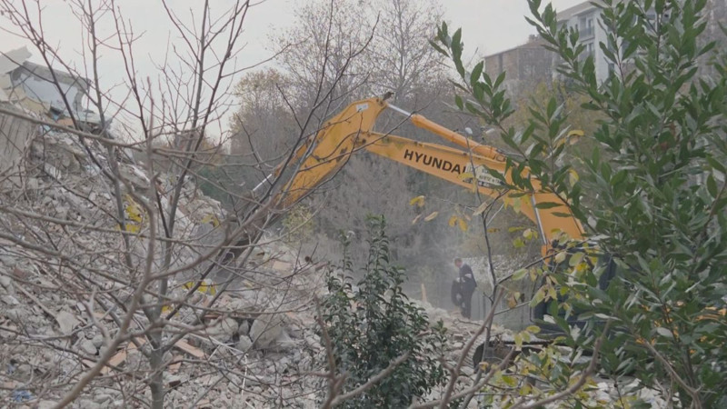 Beylikdüzü'nde 10 katlı bina yerle bir oldu! Felaketin eşiğinden dönüldü: O anlar kamerada - Resim: 6