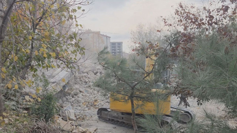 Beylikdüzü'nde 10 katlı bina yerle bir oldu! Felaketin eşiğinden dönüldü: O anlar kamerada - Resim: 7