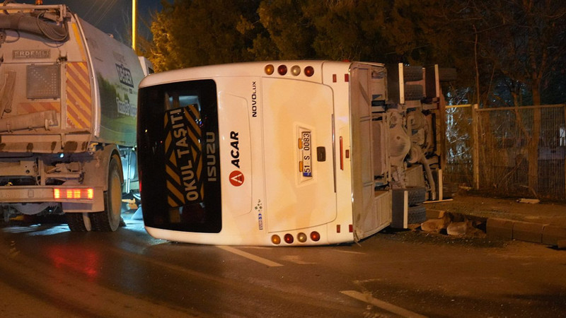 İşçi servisi ile otomobil çarpıştı: Çok sayıda yaralı var - Resim: 2