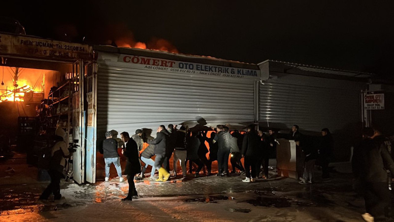 Hatay’da sanayi sitesinde yangın faciası! Alevler 8 iş yerini sardı: Ekipler zamanla yarıştı - Resim: 6