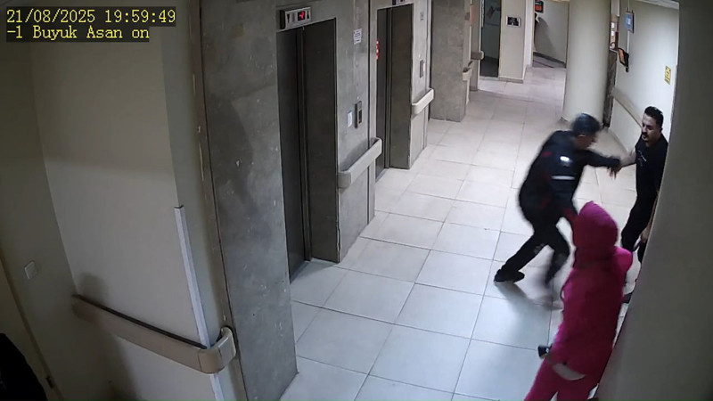 Hastanede koca dehşeti! Boşanma aşamasındaki eşini kovaladı, yakalayıp vurdu: O anlar kamerada - Resim: 2