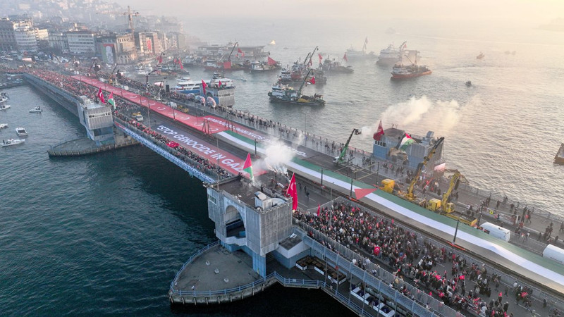 İstanbul'da büyük Gazze yürüyüşü! Yüz binlerce kişi tek yürek! Bilal Erdoğan: İsrail siyonizmi bugün nazizmdir - Resim: 4