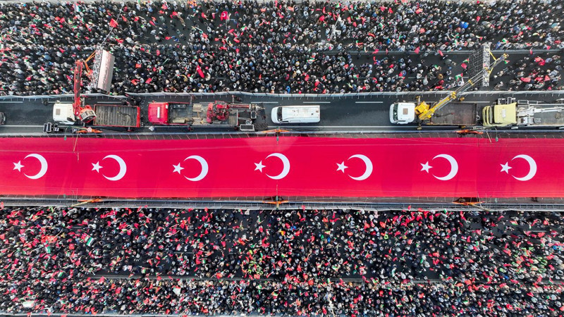İstanbul'da büyük Gazze yürüyüşü! Yüz binlerce kişi tek yürek! Bilal Erdoğan: İsrail siyonizmi bugün nazizmdir - Resim: 2