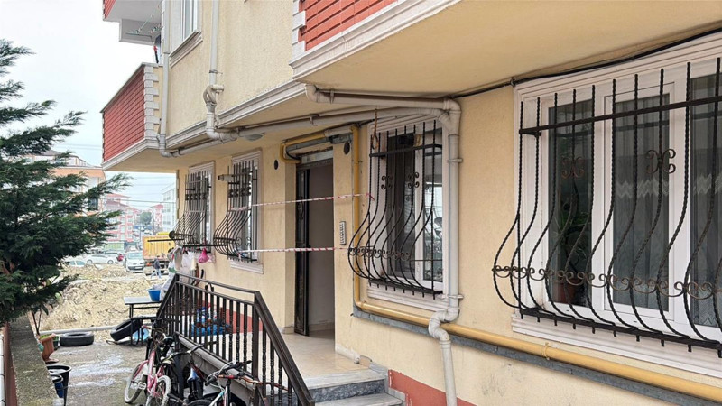 Tekirdağ’da panikleten olay! 3 binanın bahçesinde toprak kayması: 25 kişi tahliye edildi - Resim: 3