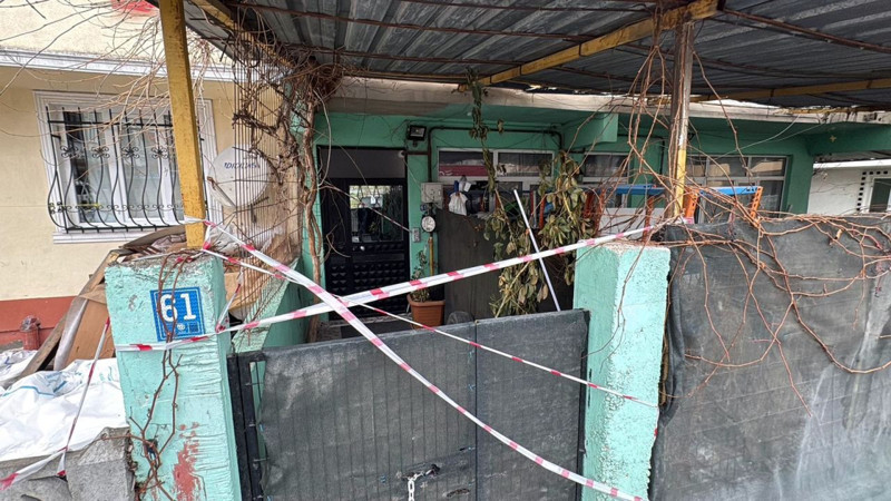 Tekirdağ’da panikleten olay! 3 binanın bahçesinde toprak kayması: 25 kişi tahliye edildi - Resim: 2