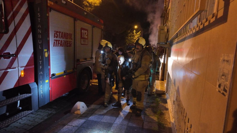 Kadıköy'de can pazarı! Apartman alev alev yandı: Çok sayıda yaralı var - Resim: 3